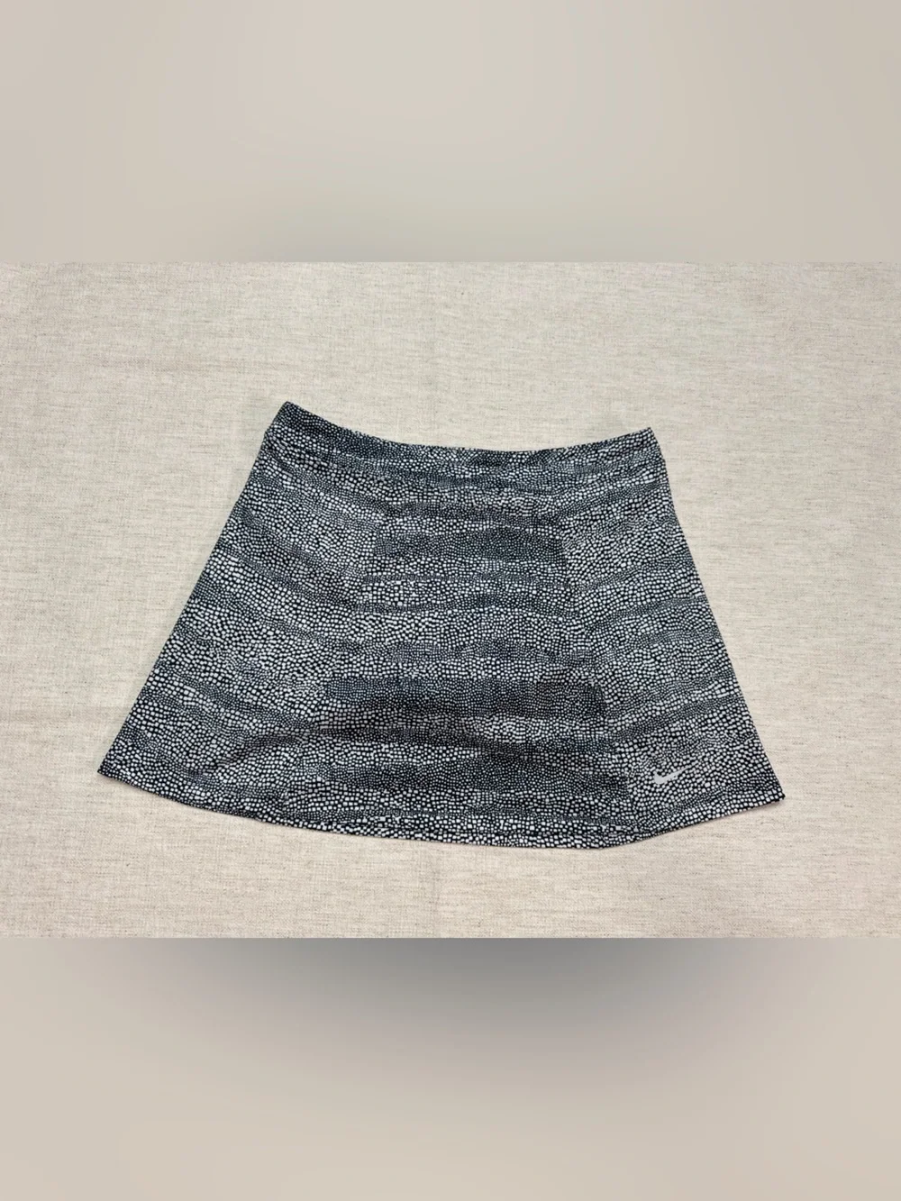 Nike Women’s Golf Skort Performance Dri Fit Medium Tennis Pickleball Lightweight